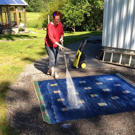 Tvätta matta utomhus